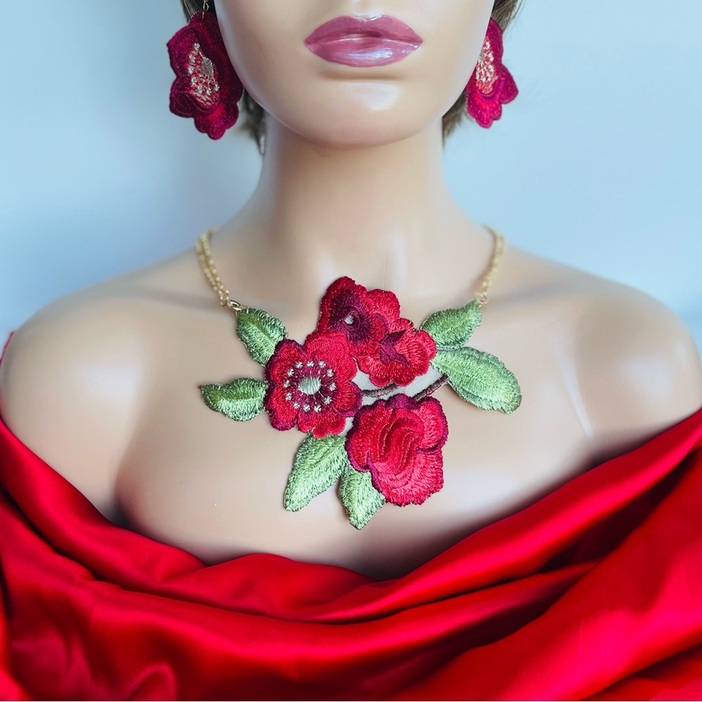 Red lace necklace, flower lace necklace